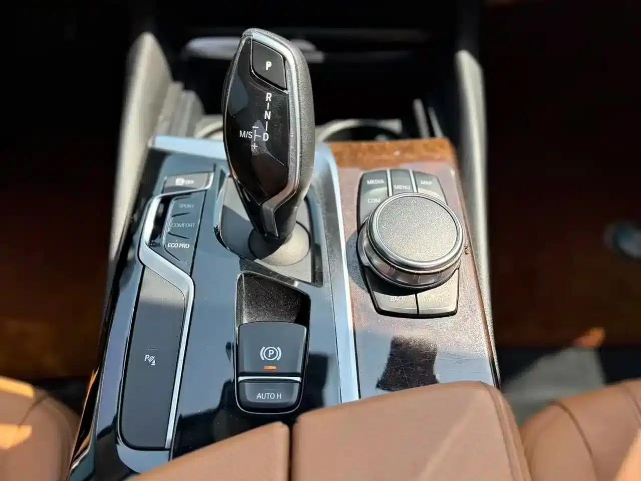 BMW 5 Series 2018 528Li Launch Special Edition — миниатюра 11