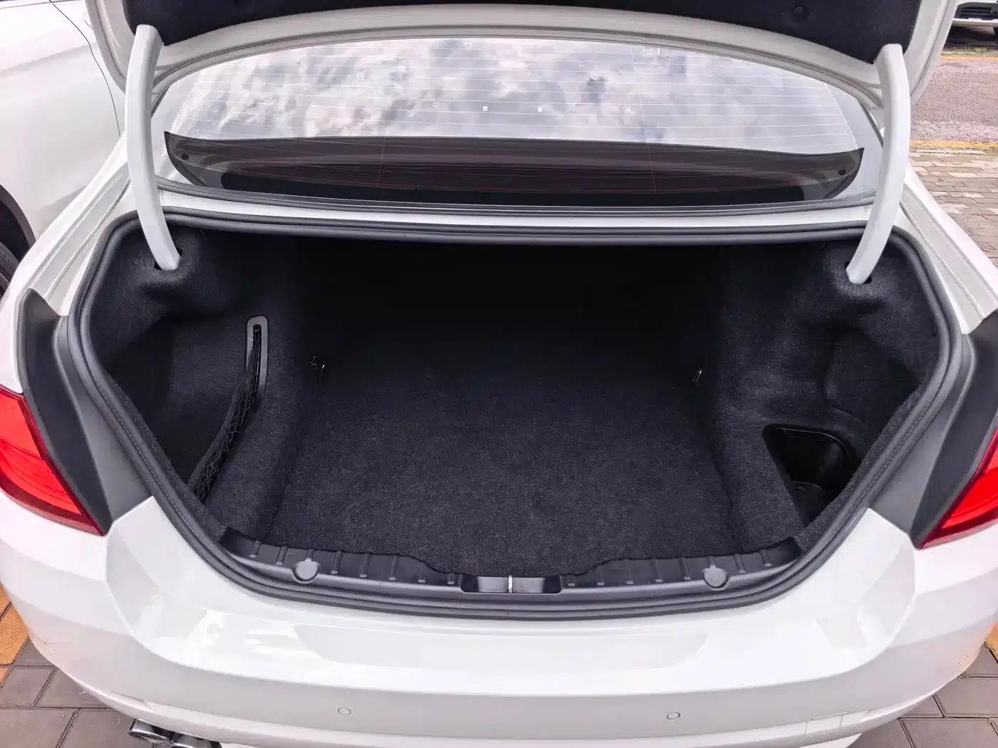 BMW 5 Series 2013 525Li Leading Edition — миниатюра 14