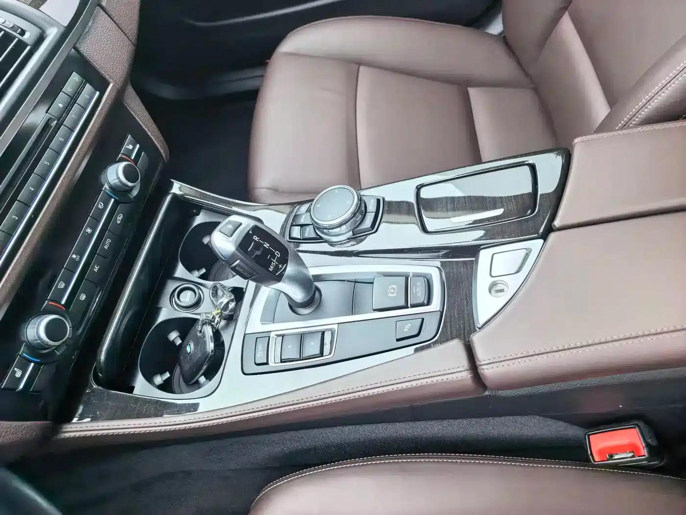 2017 BMW 5 Series 525Li Luxury Design Package — миниатюра 12