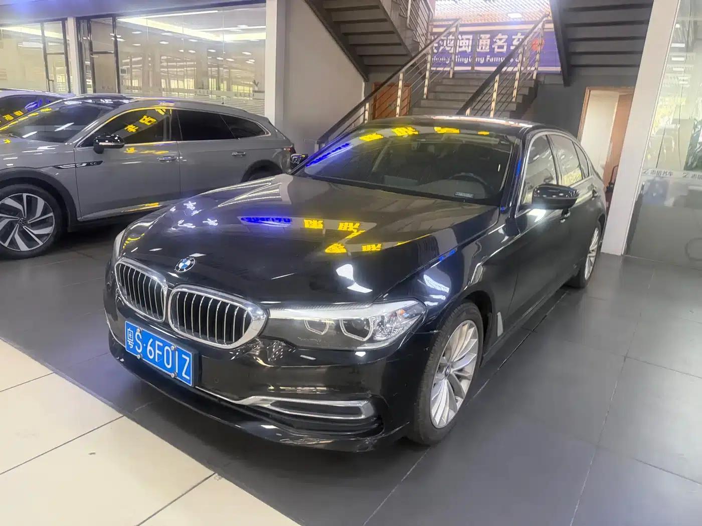 2020 BMW 5 Series 525Li Luxury Package — миниатюра 1