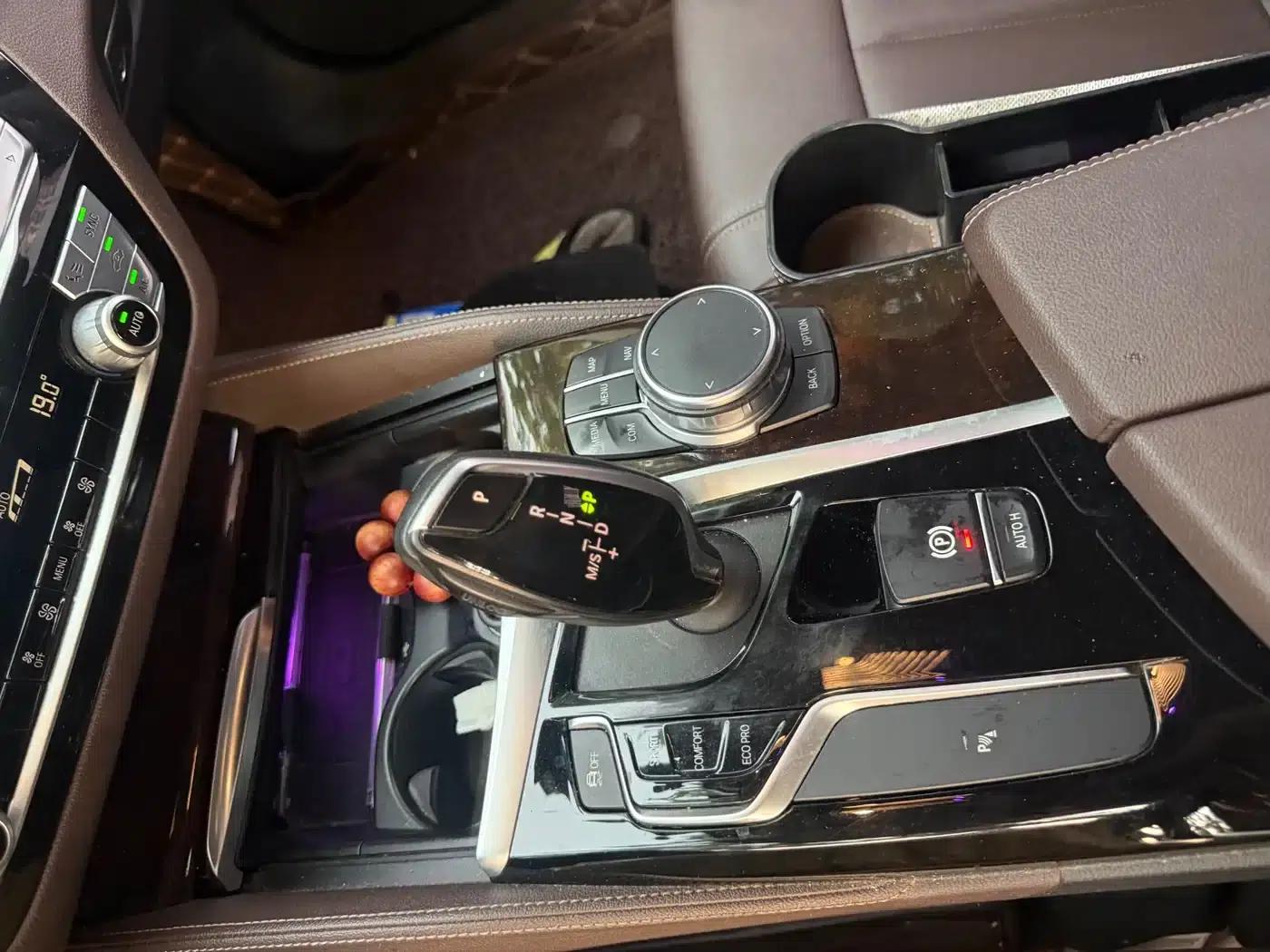2020 BMW 5 Series 525Li Luxury Package — миниатюра 8