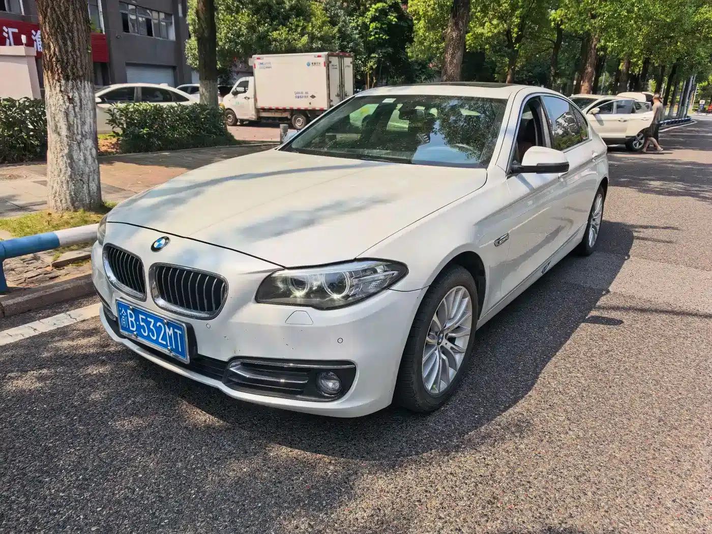 2017 BMW 5 Series 525Li Luxury Design Package — миниатюра 1