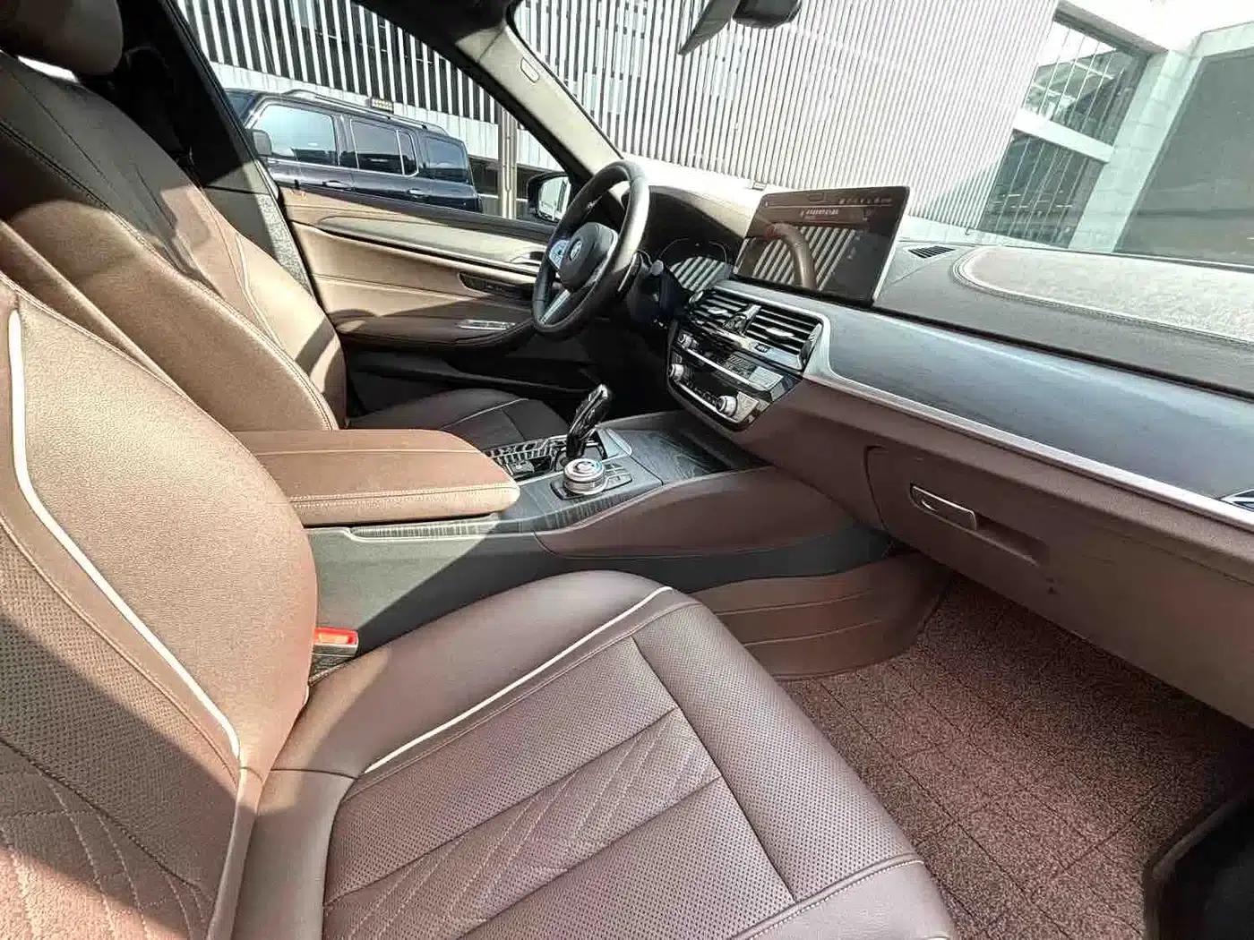 2022 BMW 5 Series 530Li Leading Edition M Sport Package — миниатюра 11