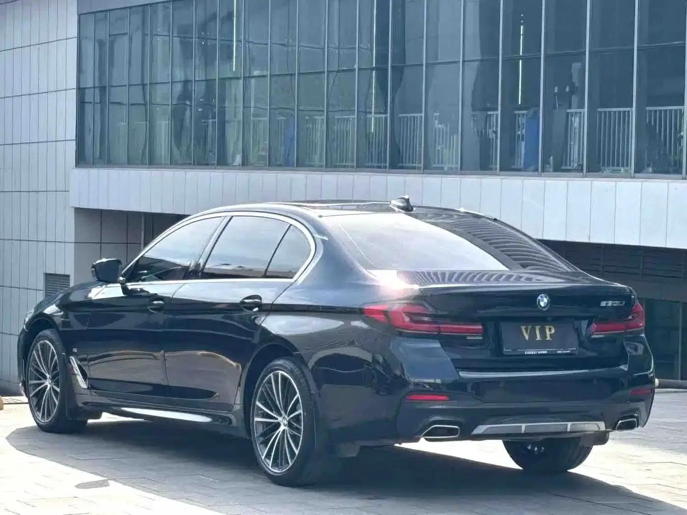 2022 BMW 5 Series 530Li Leading Edition M Sport Package — миниатюра 6