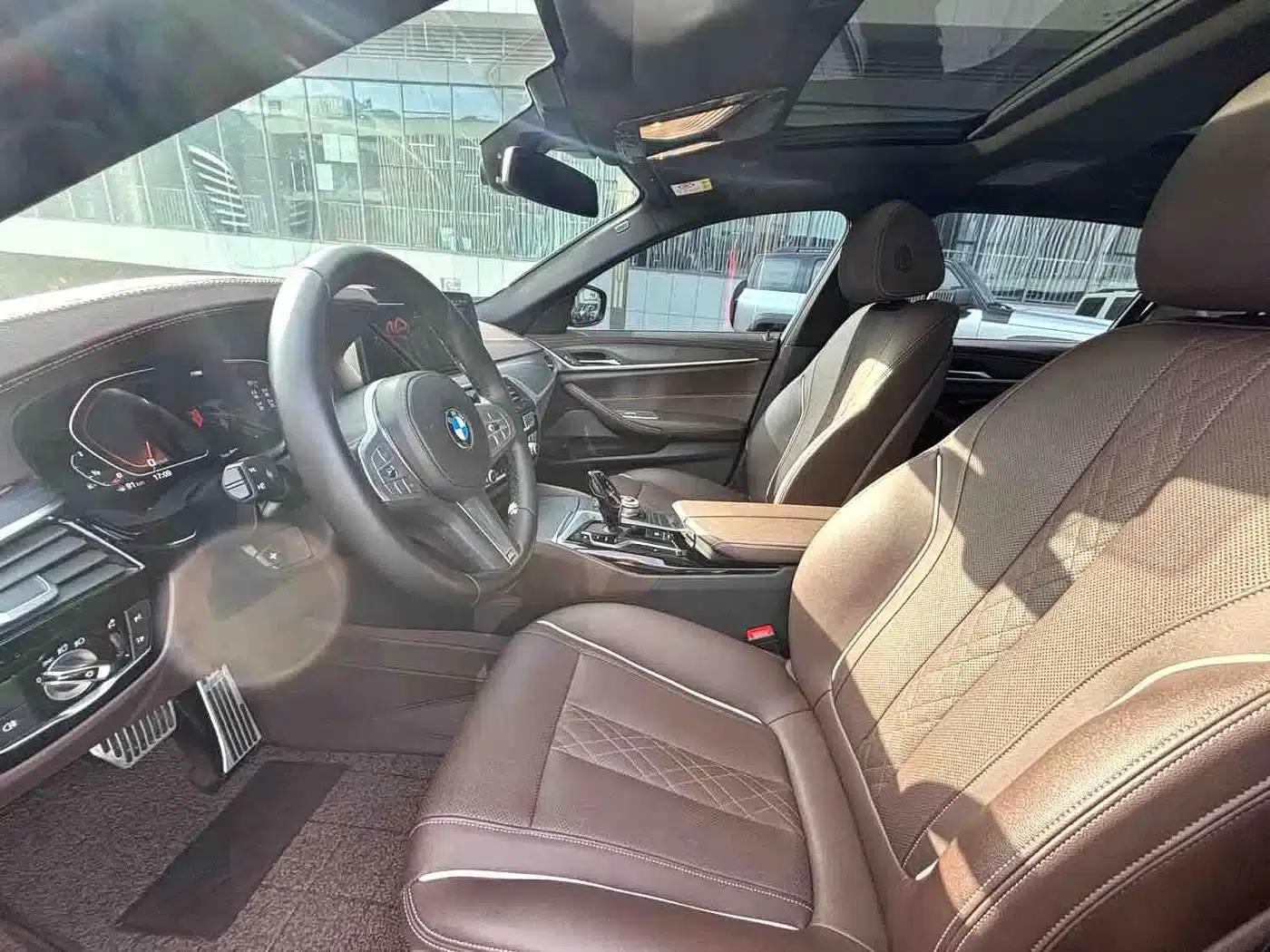 2022 BMW 5 Series 530Li Leading Edition M Sport Package — миниатюра 8
