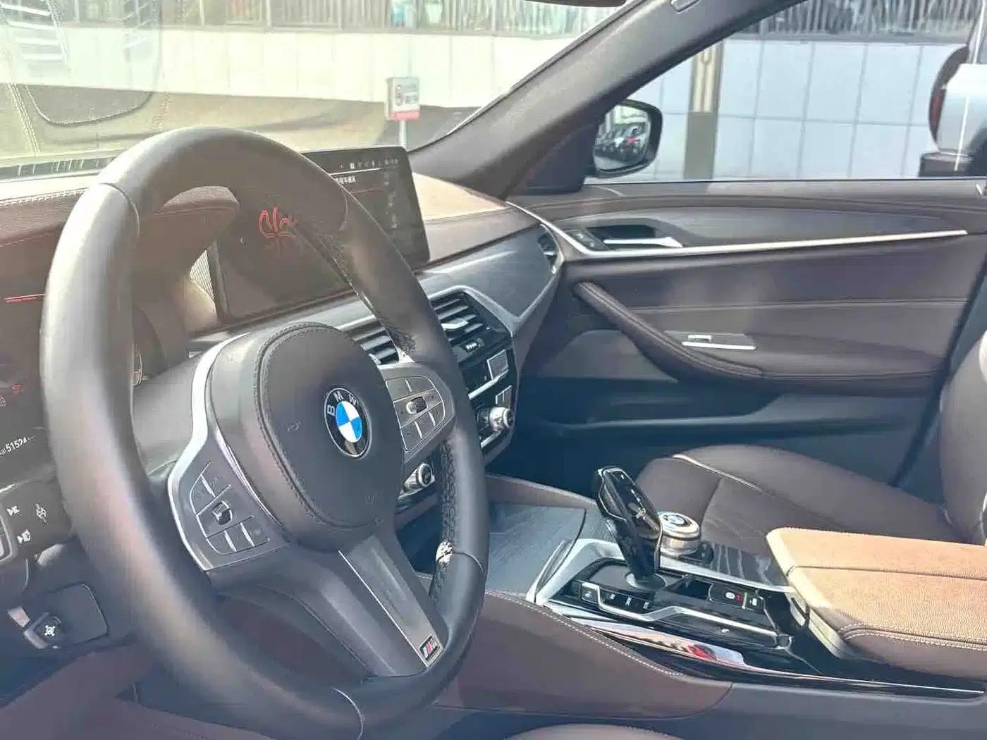 2022 BMW 5 Series 530Li Leading Edition M Sport Package — миниатюра 9