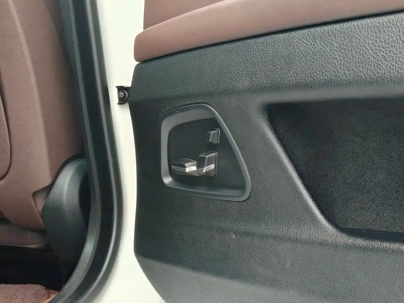 2014 BMW 5 Series 525Li Luxury Design Package — миниатюра 21
