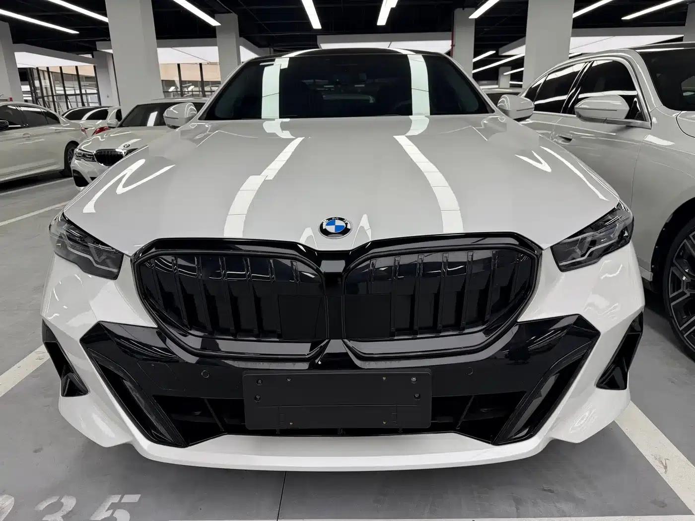 2025 BMW 5 Series 525Li M Sport Package — миниатюра 2