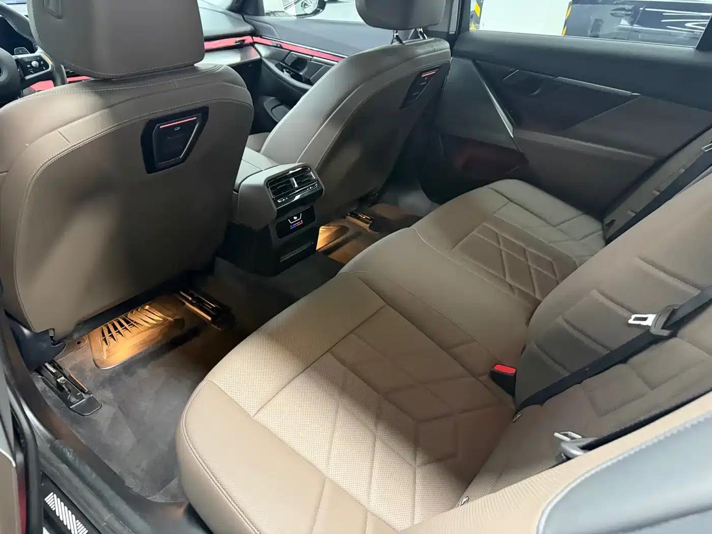 2025 BMW 5 Series 525Li M Sport Package — миниатюра 12