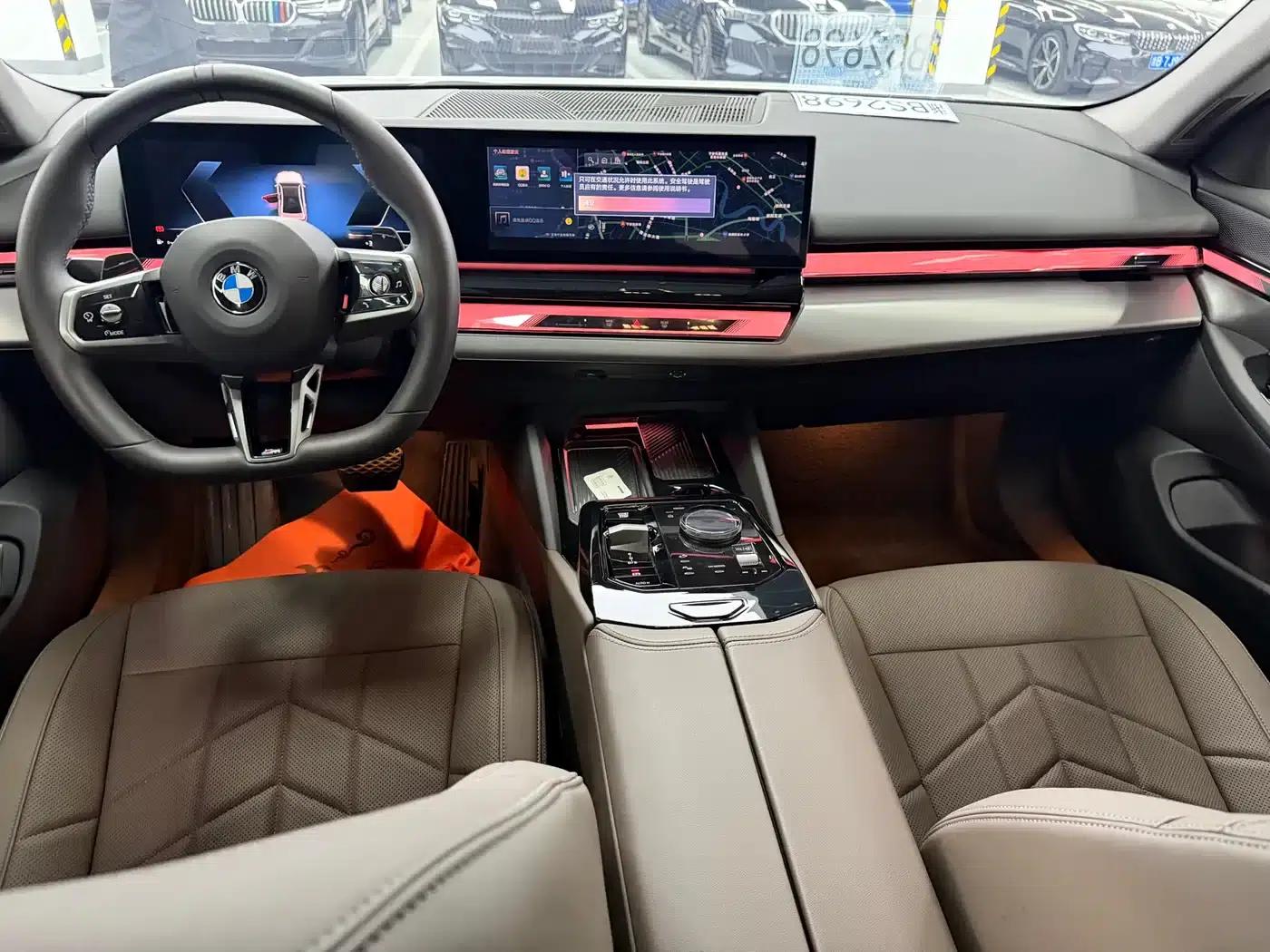 2025 BMW 5 Series 525Li M Sport Package — миниатюра 13