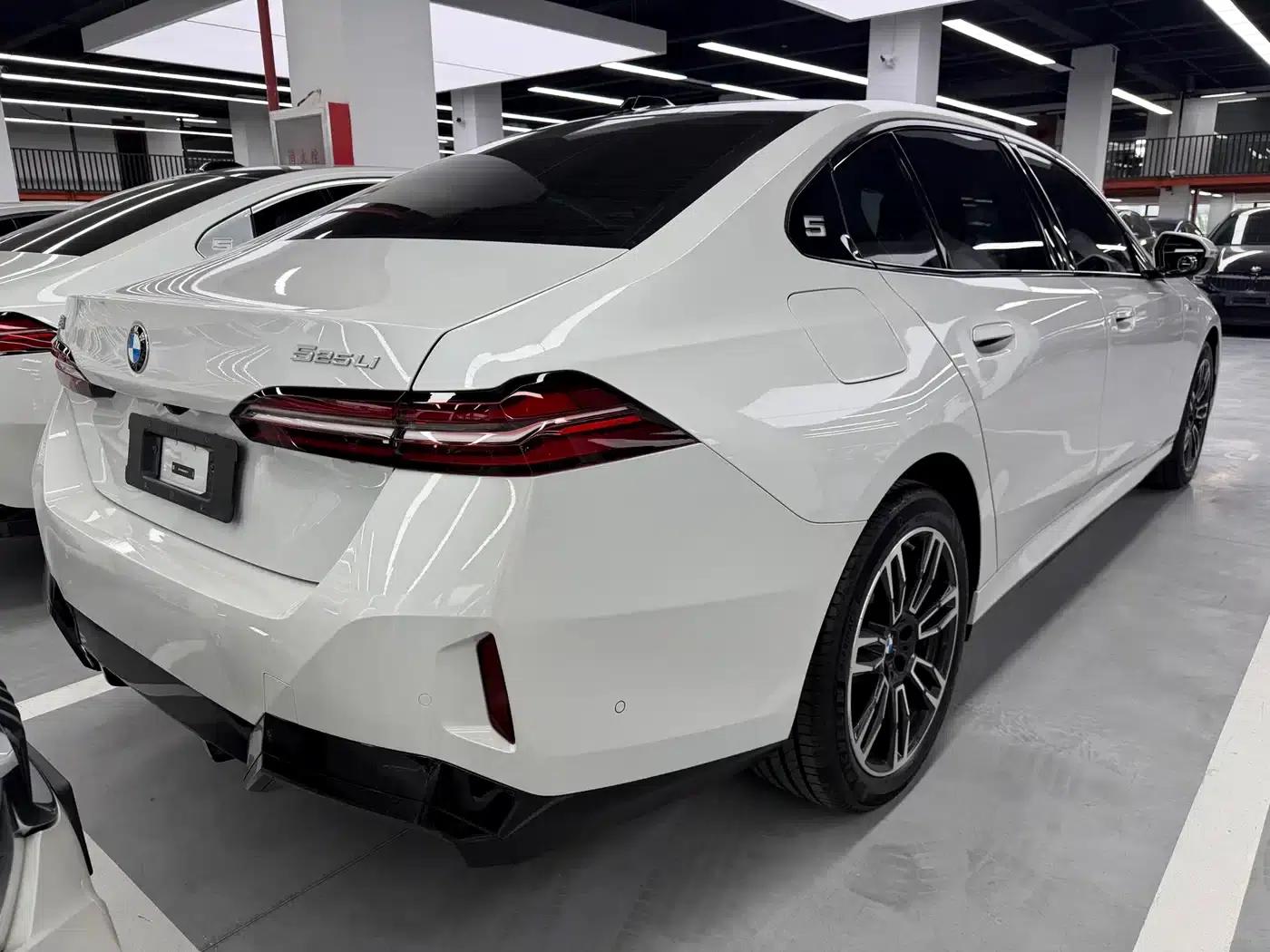 2025 BMW 5 Series 525Li M Sport Package — миниатюра 15