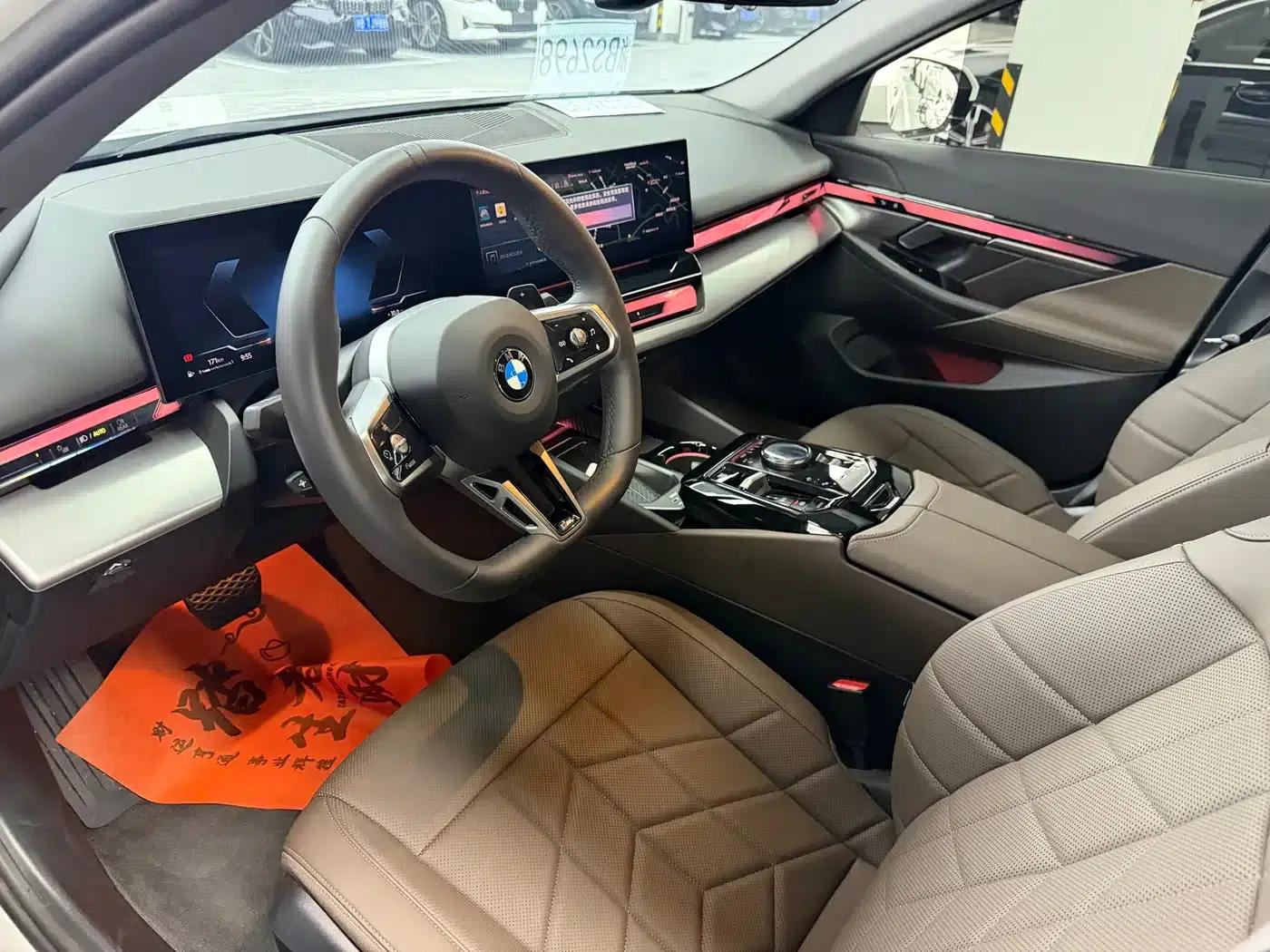 2025 BMW 5 Series 525Li M Sport Package — миниатюра 4