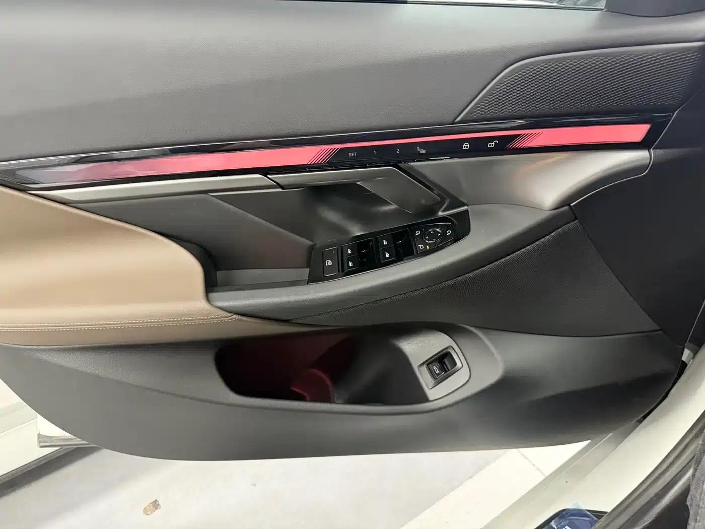 2025 BMW 5 Series 525Li M Sport Package — миниатюра 6