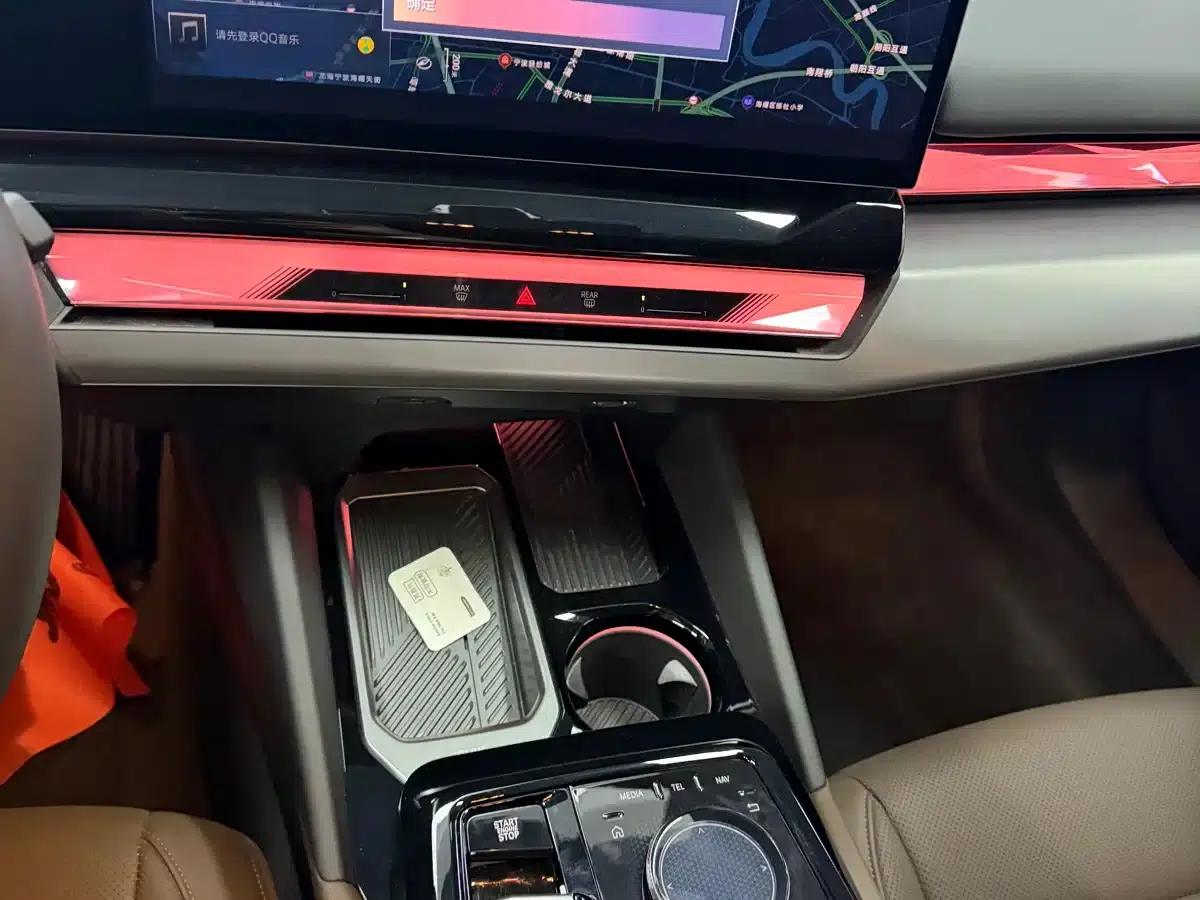 2025 BMW 5 Series 525Li M Sport Package — миниатюра 7