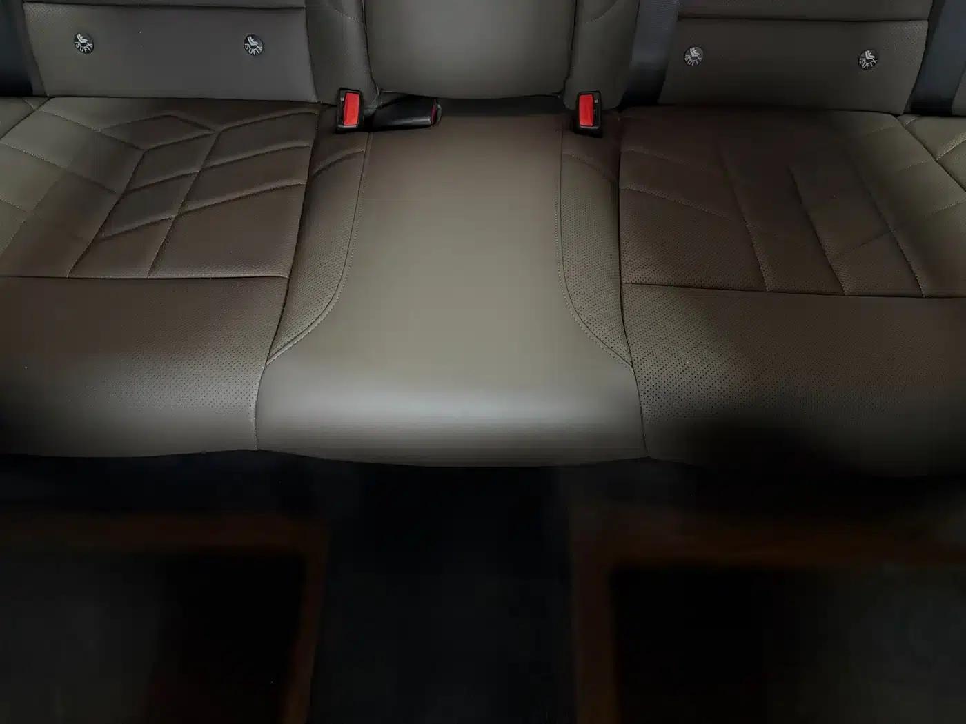 2025 BMW 5 Series 525Li M Sport Package — миниатюра 10
