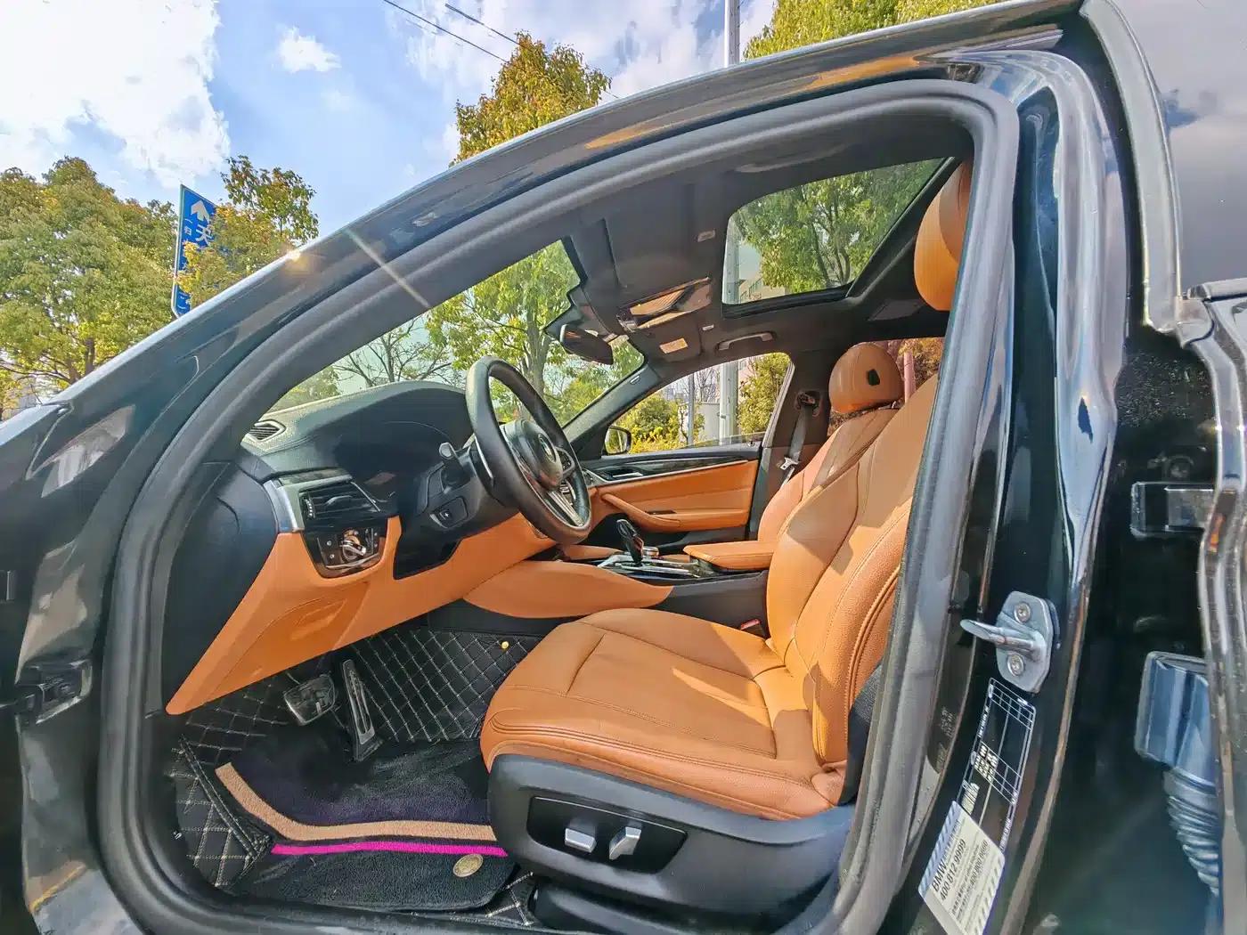 2019 BMW 5 Series 530Li Leading Edition M Sport Package — миниатюра 4