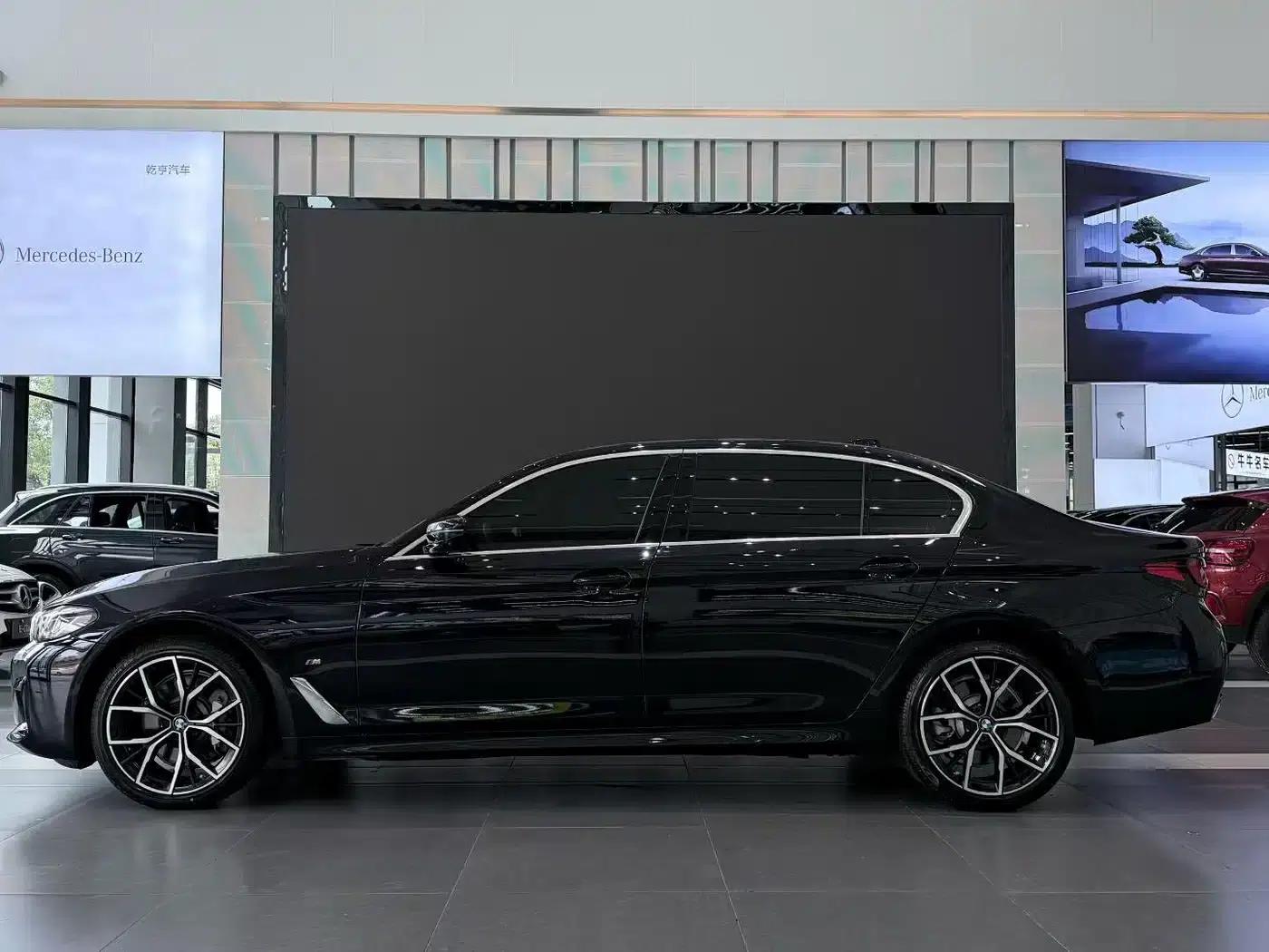 2021 BMW 5 Series 530Li Luxury M Sport Package — миниатюра 3