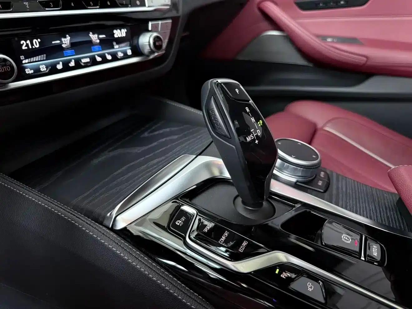 2021 BMW 5 Series 530Li Luxury M Sport Package — миниатюра 8
