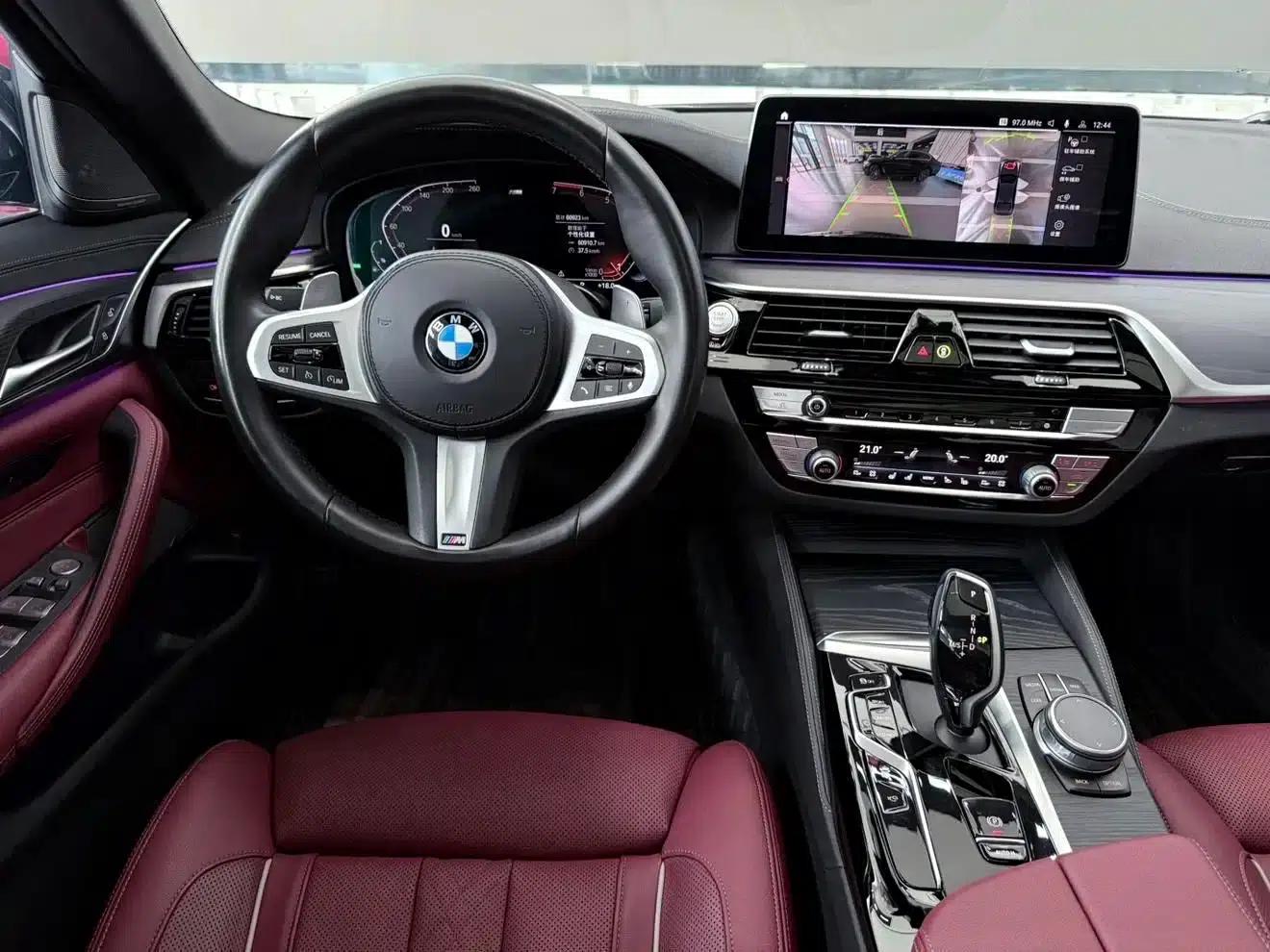 2021 BMW 5 Series 530Li Luxury M Sport Package — миниатюра 10
