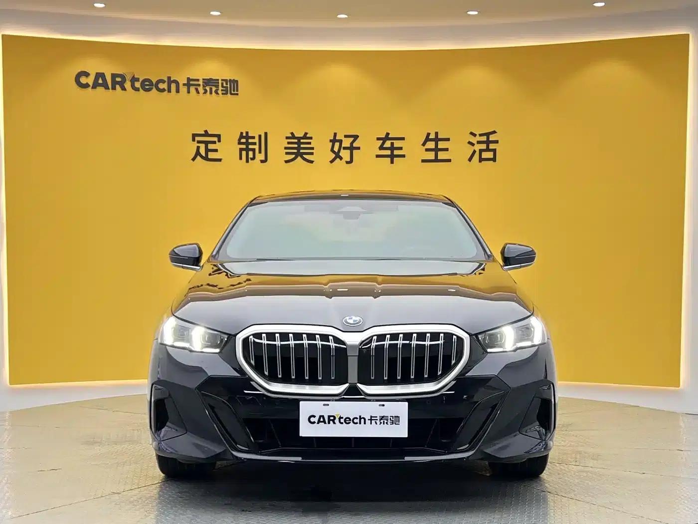 2024 BMW 5 Series 530Li Leading Edition M Sport Package — миниатюра 2