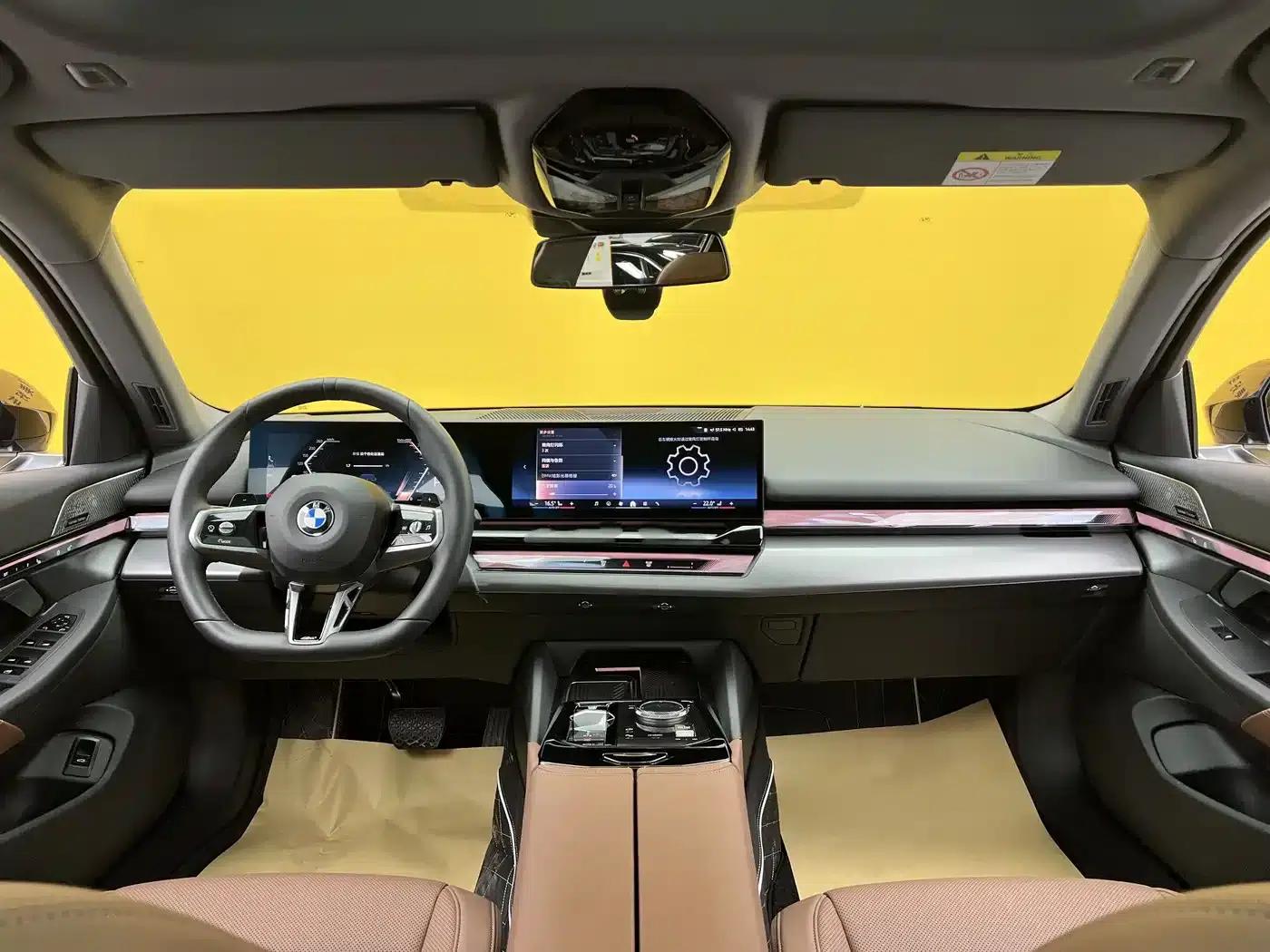 2024 BMW 5 Series 530Li Leading Edition M Sport Package — миниатюра 14