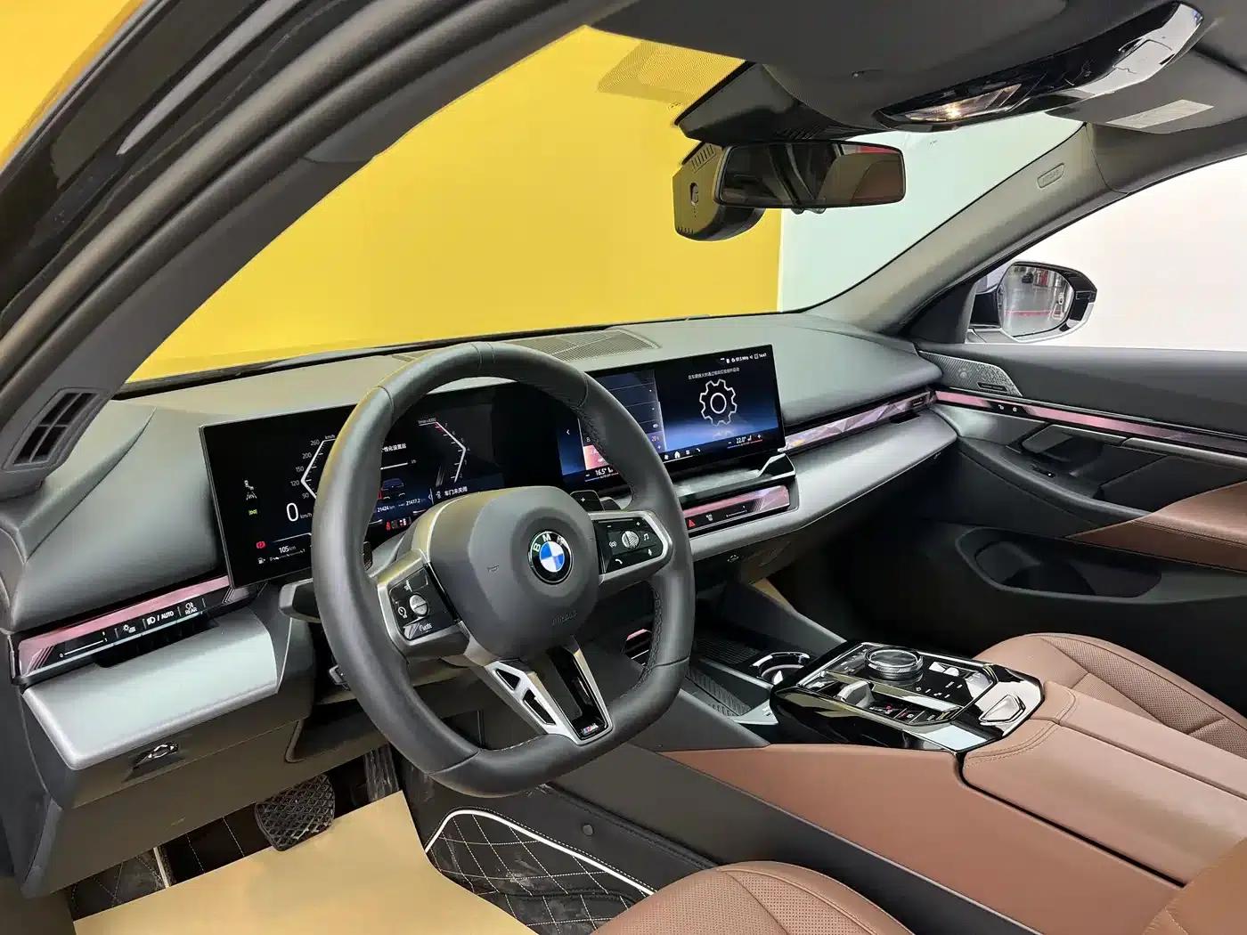 2024 BMW 5 Series 530Li Leading Edition M Sport Package — миниатюра 3
