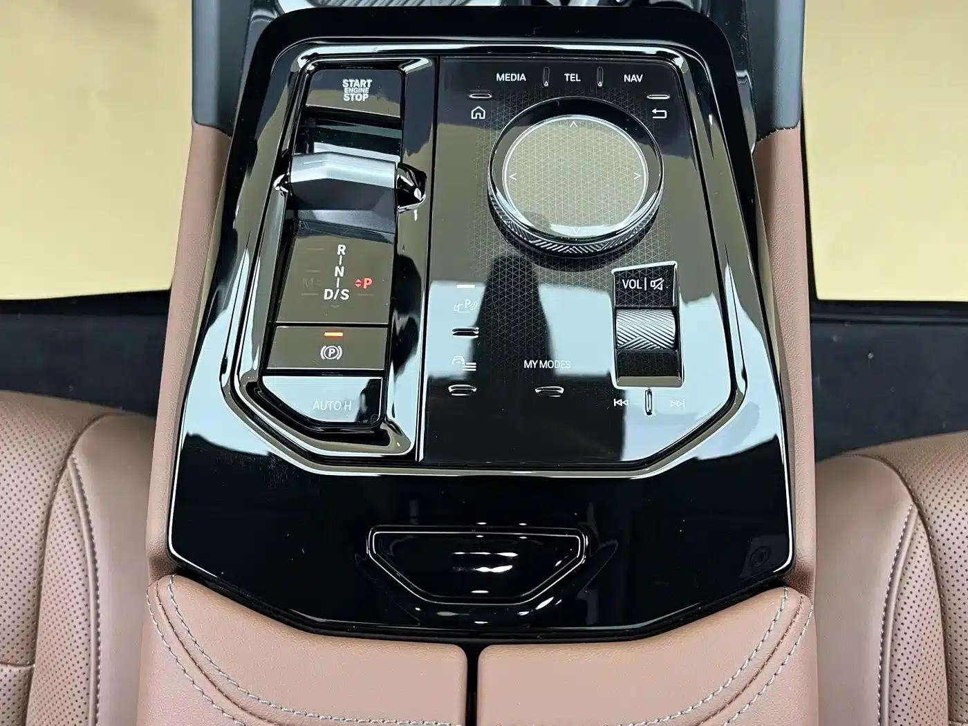 2024 BMW 5 Series 530Li Leading Edition M Sport Package — миниатюра 23