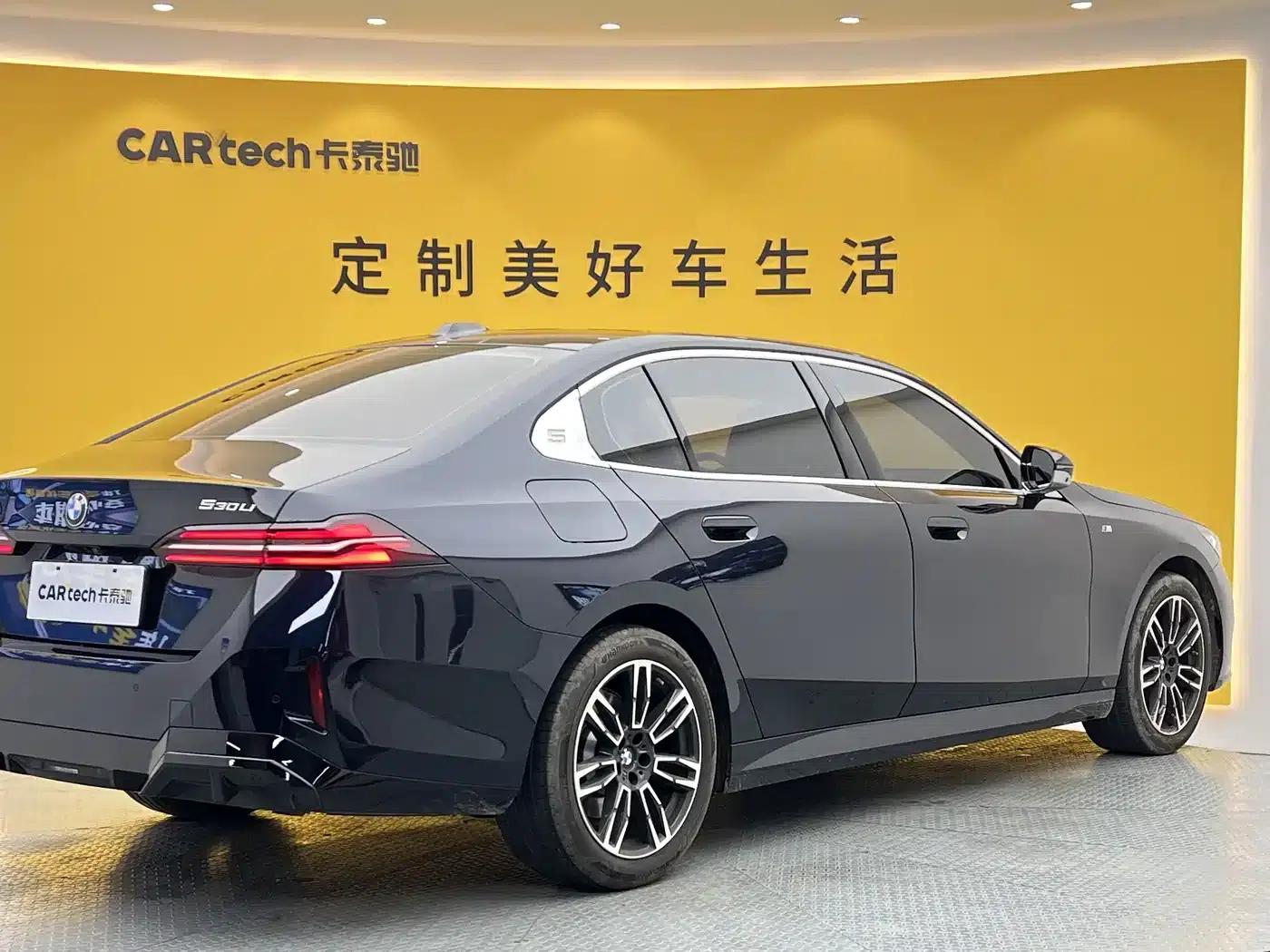 2024 BMW 5 Series 530Li Leading Edition M Sport Package — миниатюра 27