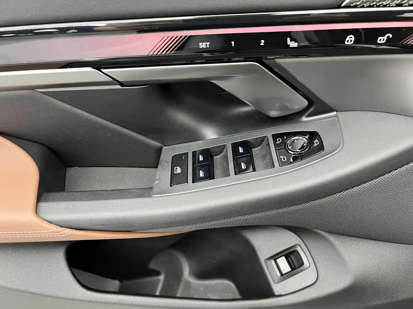 2024 BMW 5 Series 530Li Leading Edition M Sport Package — миниатюра 4
