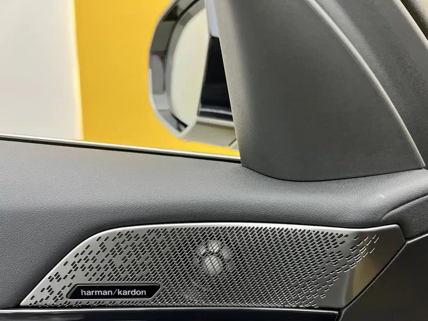 2024 BMW 5 Series 530Li Leading Edition M Sport Package — миниатюра 5