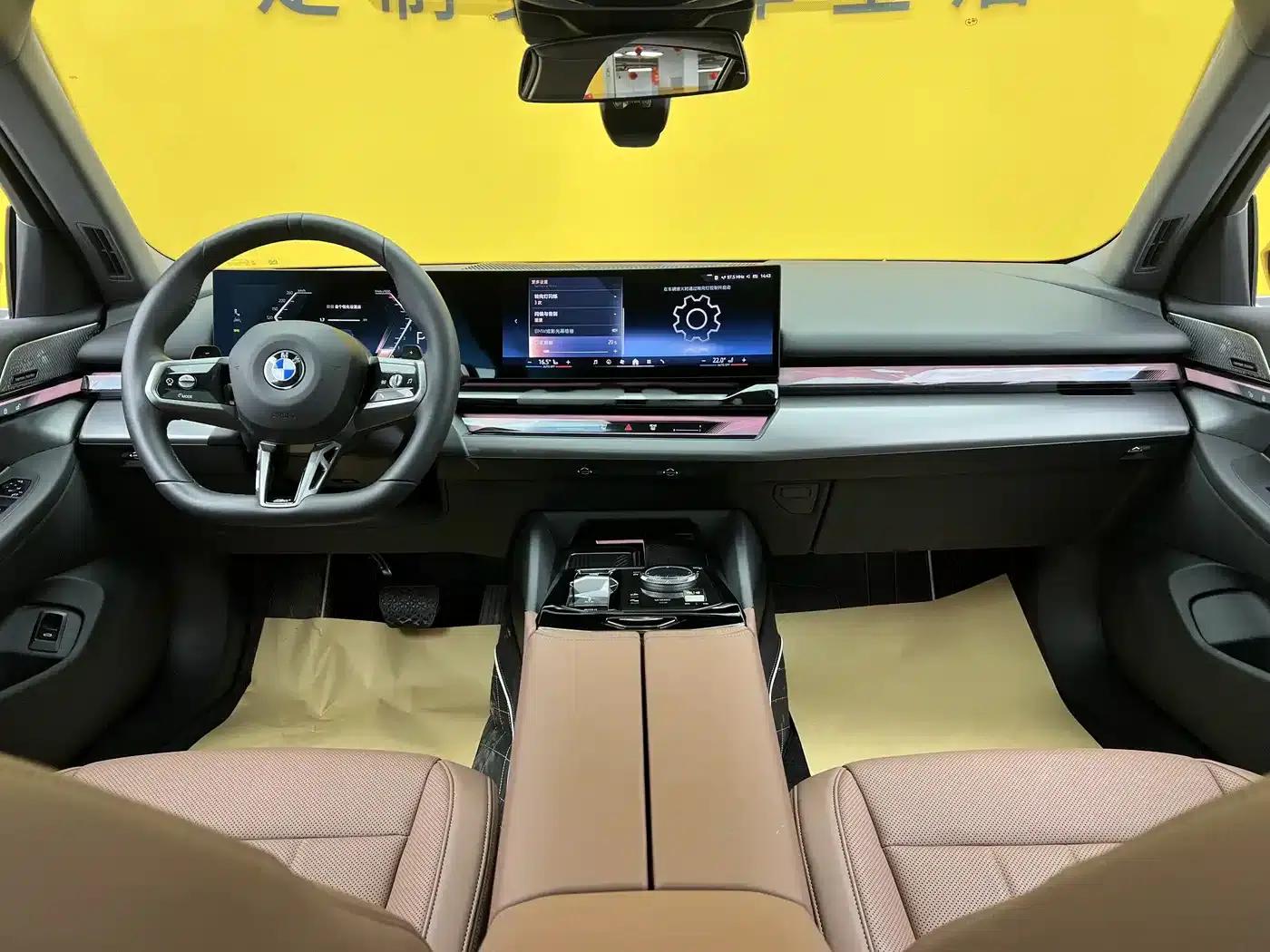 2024 BMW 5 Series 530Li Leading Edition M Sport Package — миниатюра 10