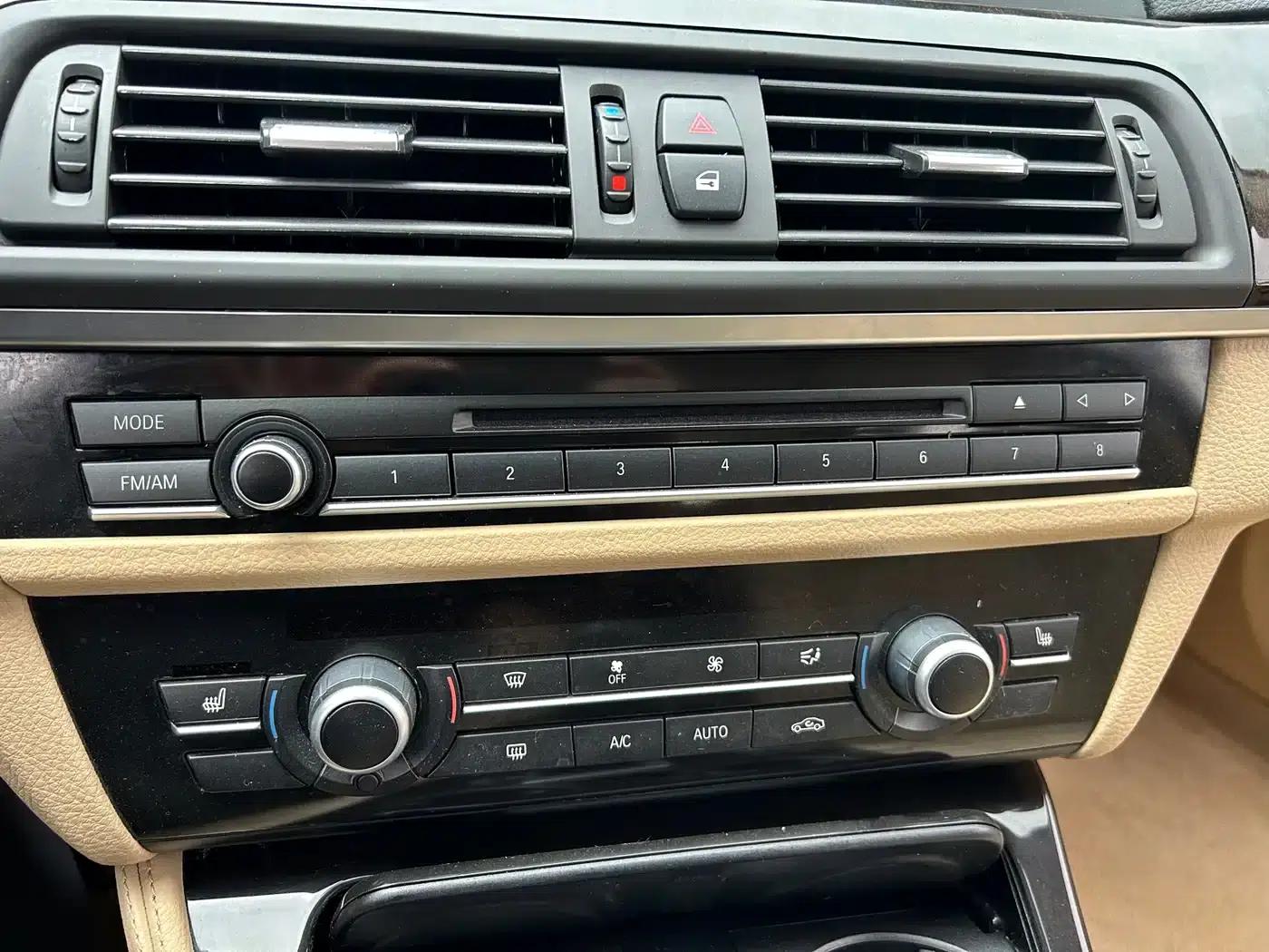 BMW 5 Series 2013 525Li Leading Edition — миниатюра 14