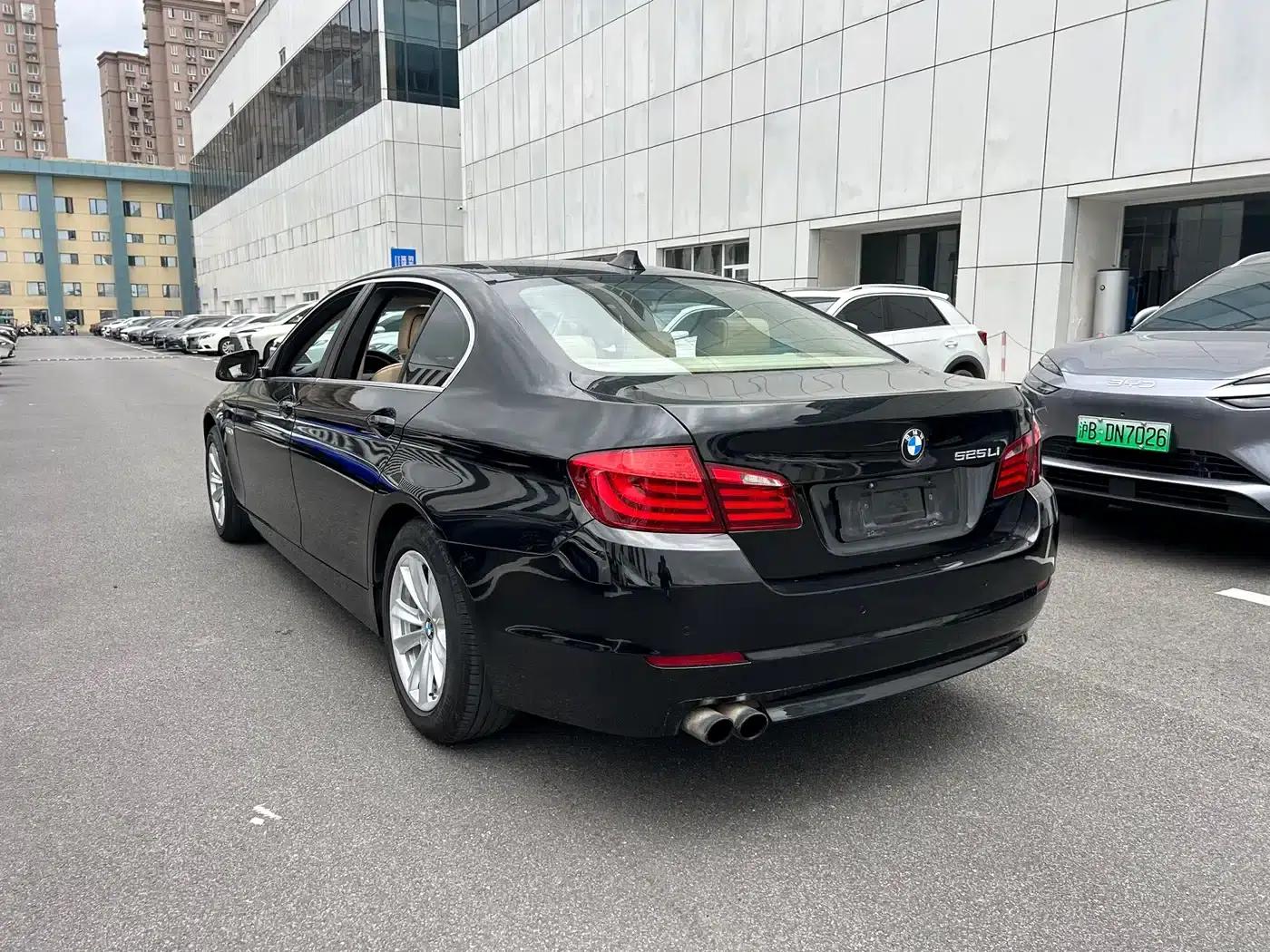 BMW 5 Series 2013 525Li Leading Edition — миниатюра 15