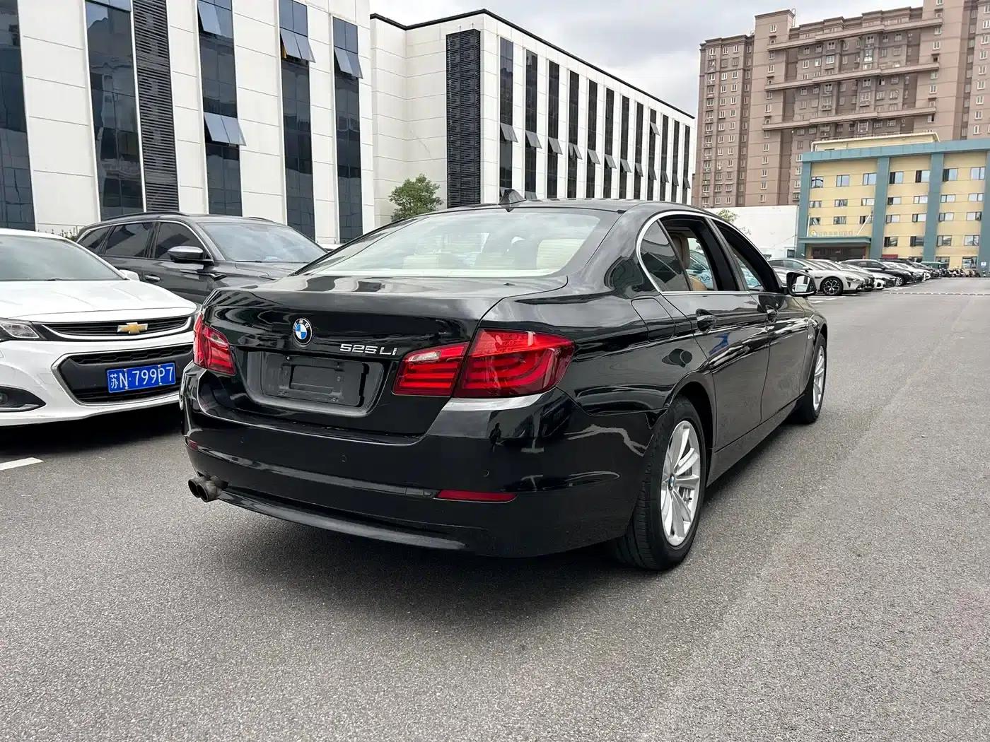 BMW 5 Series 2013 525Li Leading Edition — миниатюра 17