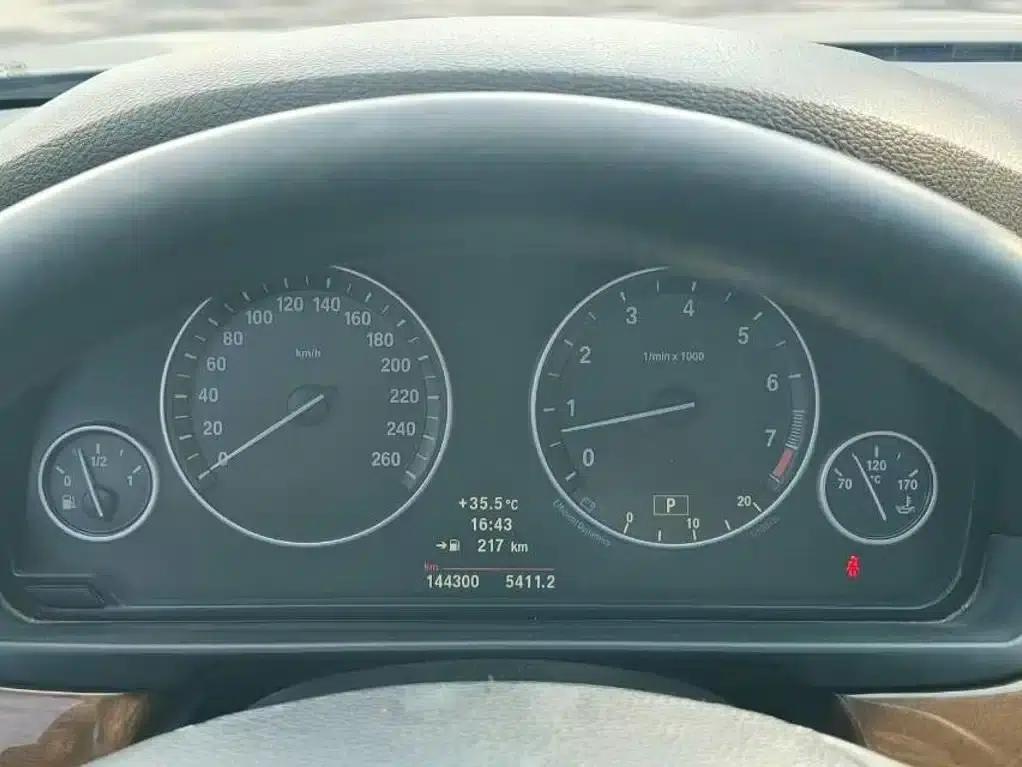 2011 BMW 5 Series 528Li Luxury — миниатюра 9