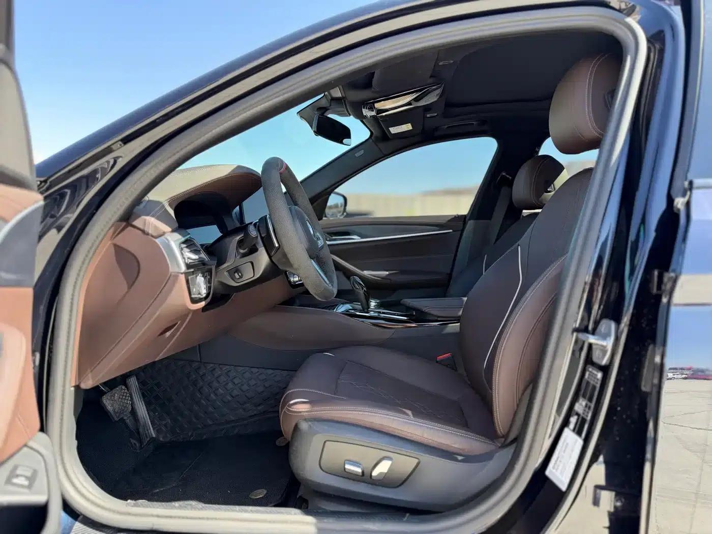 2023 BMW 5 Series 530Li Leading Luxury Package — миниатюра 4