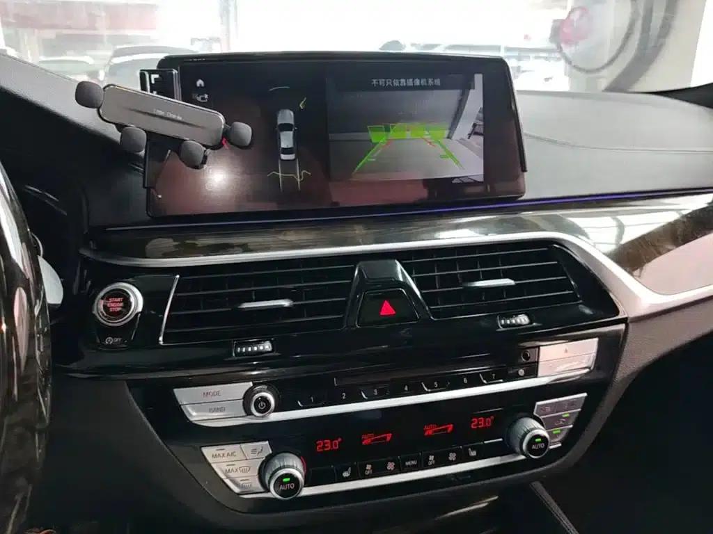 2018 BMW 5 Series 530Li Leading Edition M Sport Package — миниатюра 13