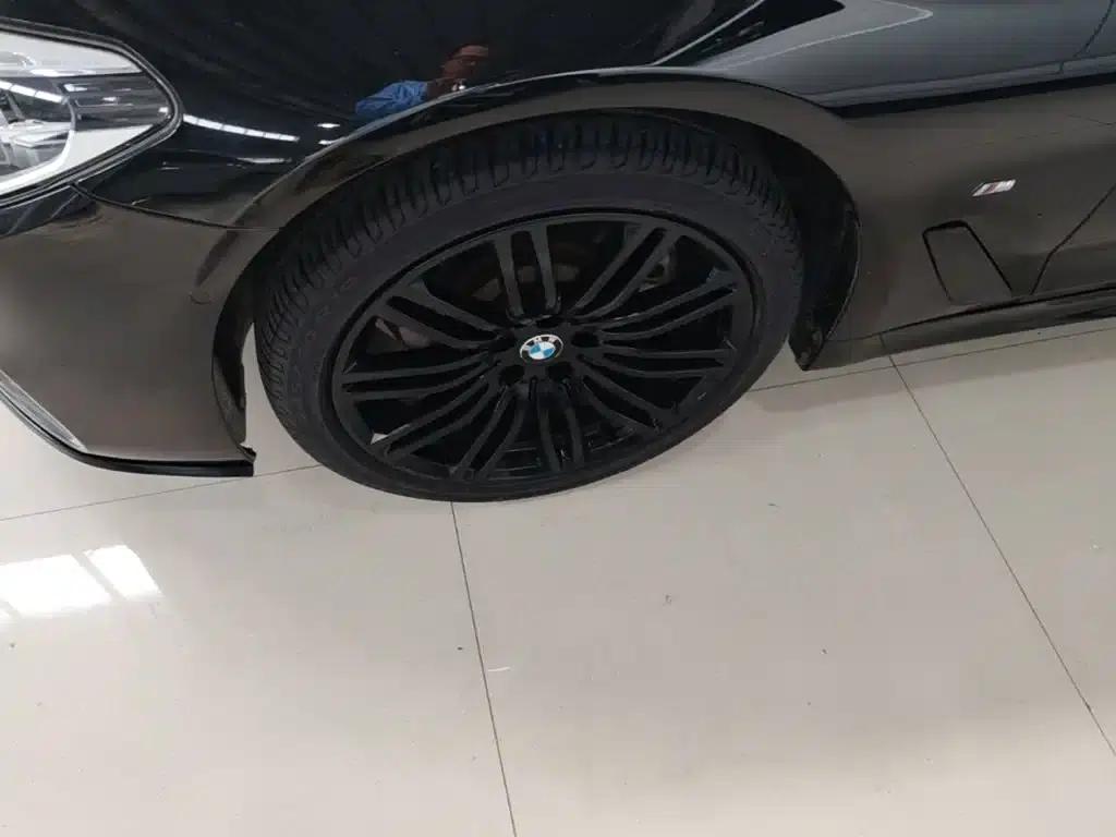 2018 BMW 5 Series 530Li Leading Edition M Sport Package — миниатюра 23