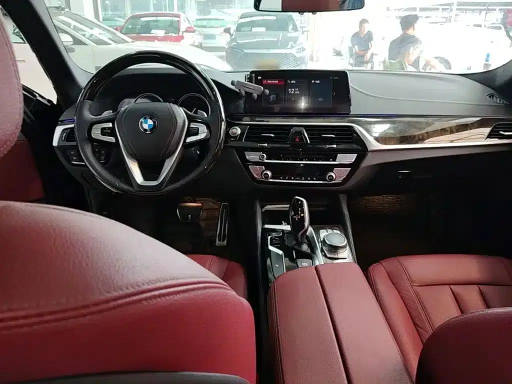2018 BMW 5 Series 530Li Leading Edition M Sport Package — миниатюра 10