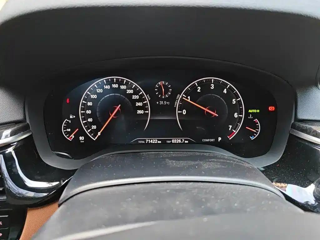 2019 BMW 5 Series 530Li Leading Edition M Sport Package — миниатюра 4