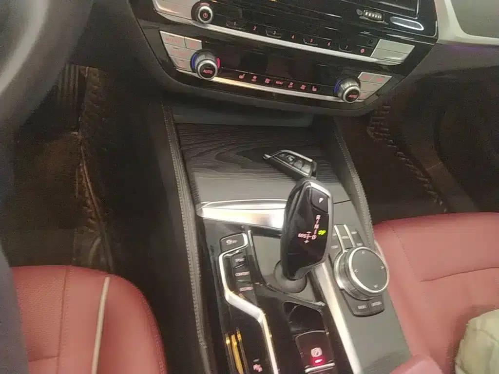 2023 BMW 5 Series 530Li Leading Edition M Sport Package — миниатюра 10