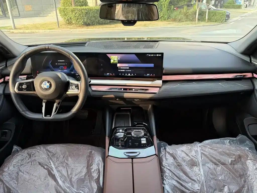 2024 BMW 5 Series 530Li Luxury M Sport Package — миниатюра 8
