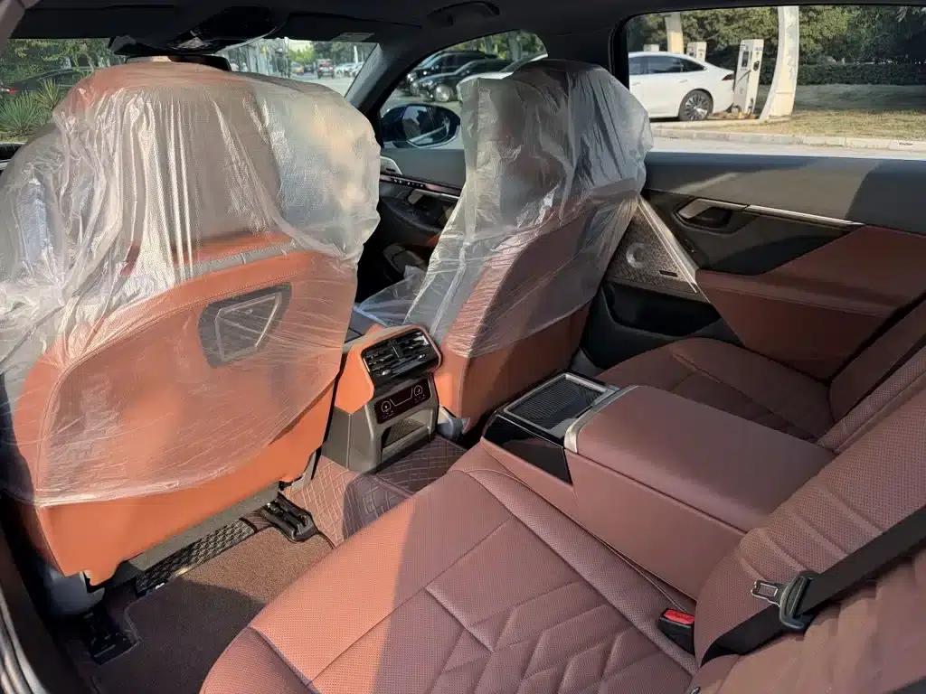2024 BMW 5 Series 530Li Luxury M Sport Package — миниатюра 10