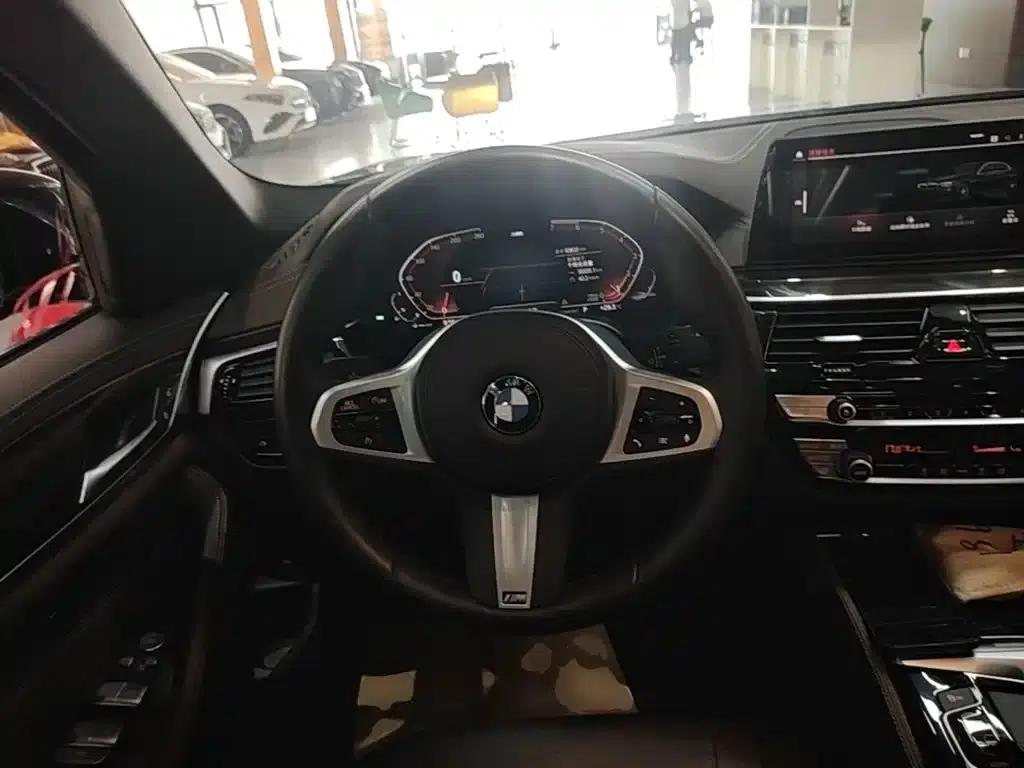 2020 BMW 5 Series 525Li M Sport Package — миниатюра 11