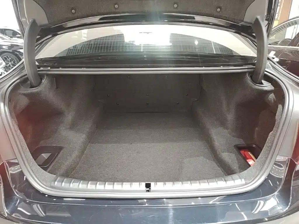 2020 BMW 5 Series 525Li M Sport Package — миниатюра 19