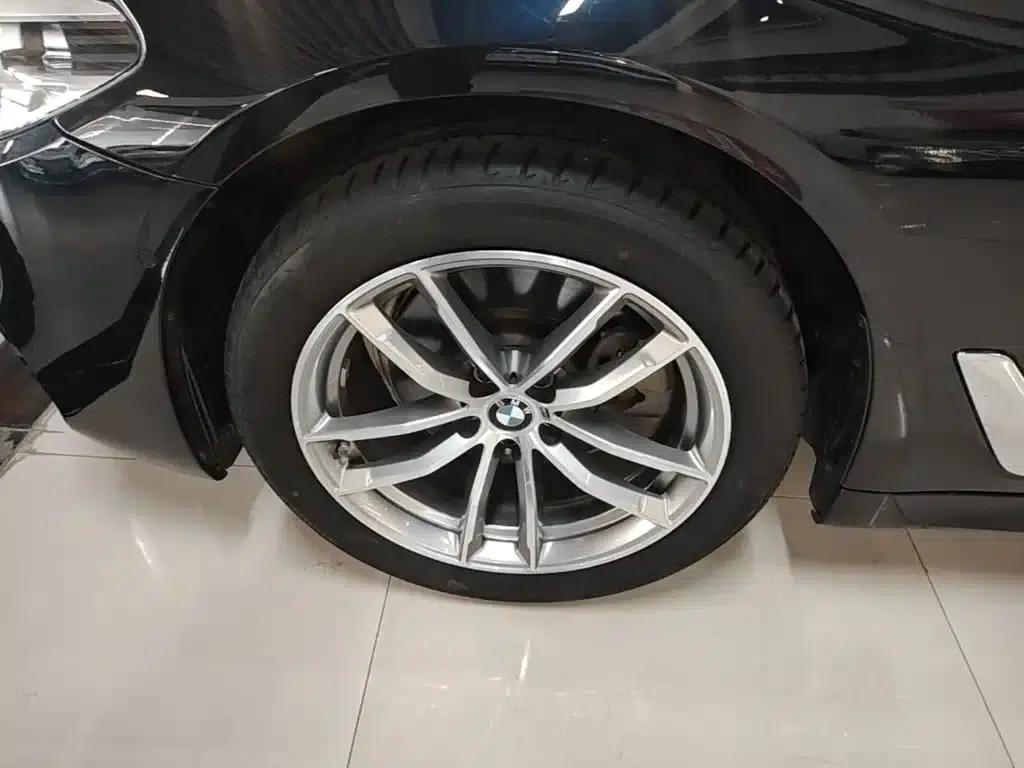 2020 BMW 5 Series 525Li M Sport Package — миниатюра 23