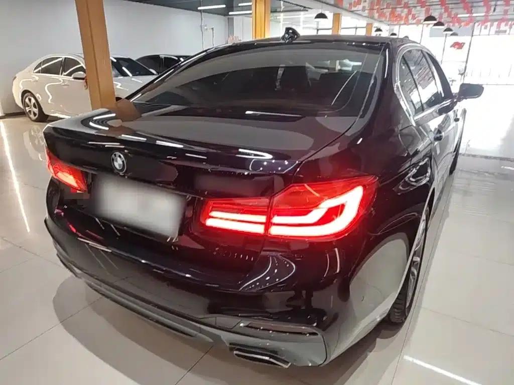 2020 BMW 5 Series 525Li M Sport Package — миниатюра 7