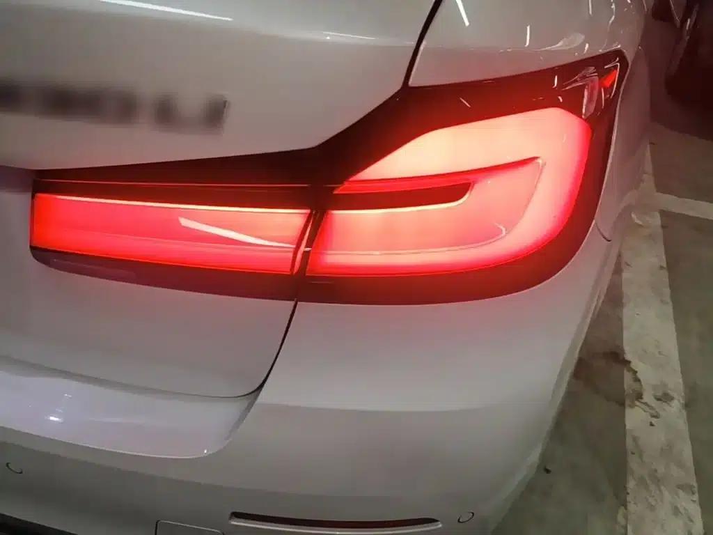2023 BMW 5 Series 530Li Leading Luxury Package — миниатюра 8