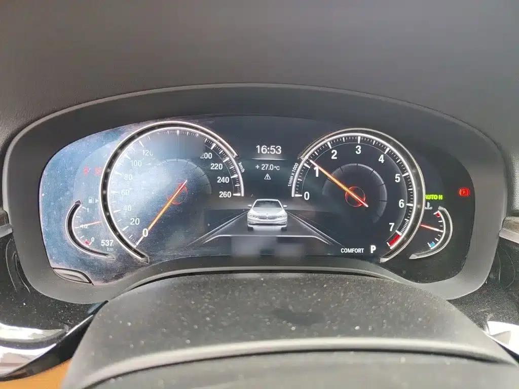 2018 BMW 5 Series 530Li Leading Edition M Sport Package — миниатюра 4