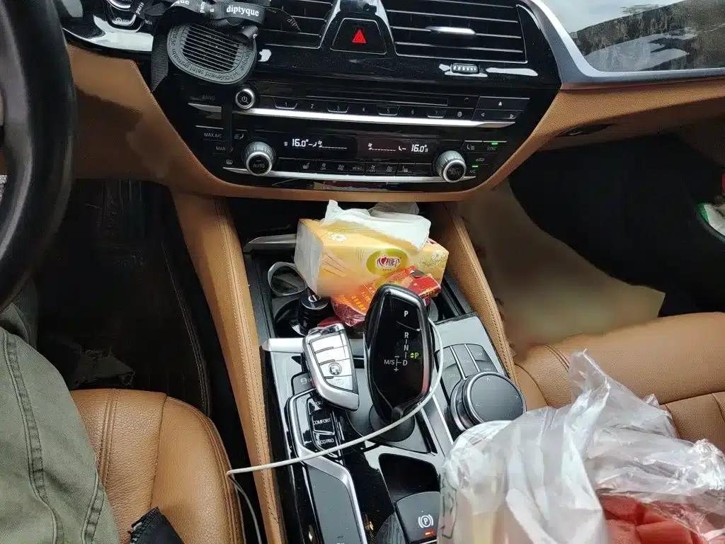 2018 BMW 5 Series 530Li Leading Edition M Sport Package — миниатюра 6